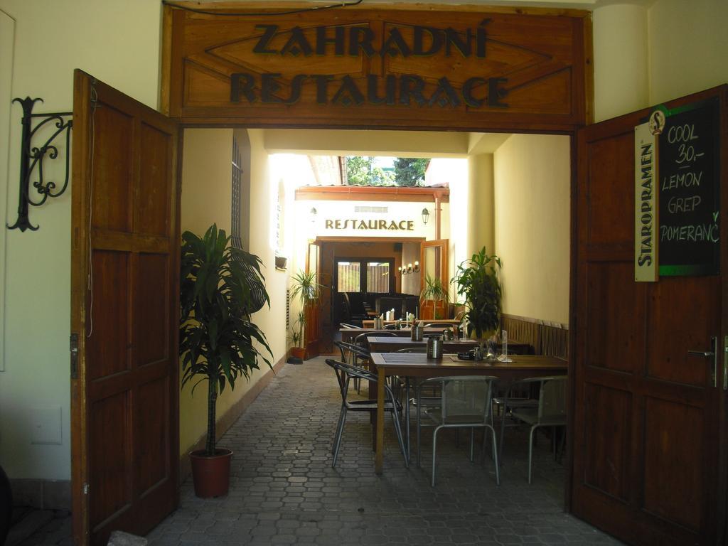Nova Hospoda - Hotel & Restaurant Prag Exterior foto